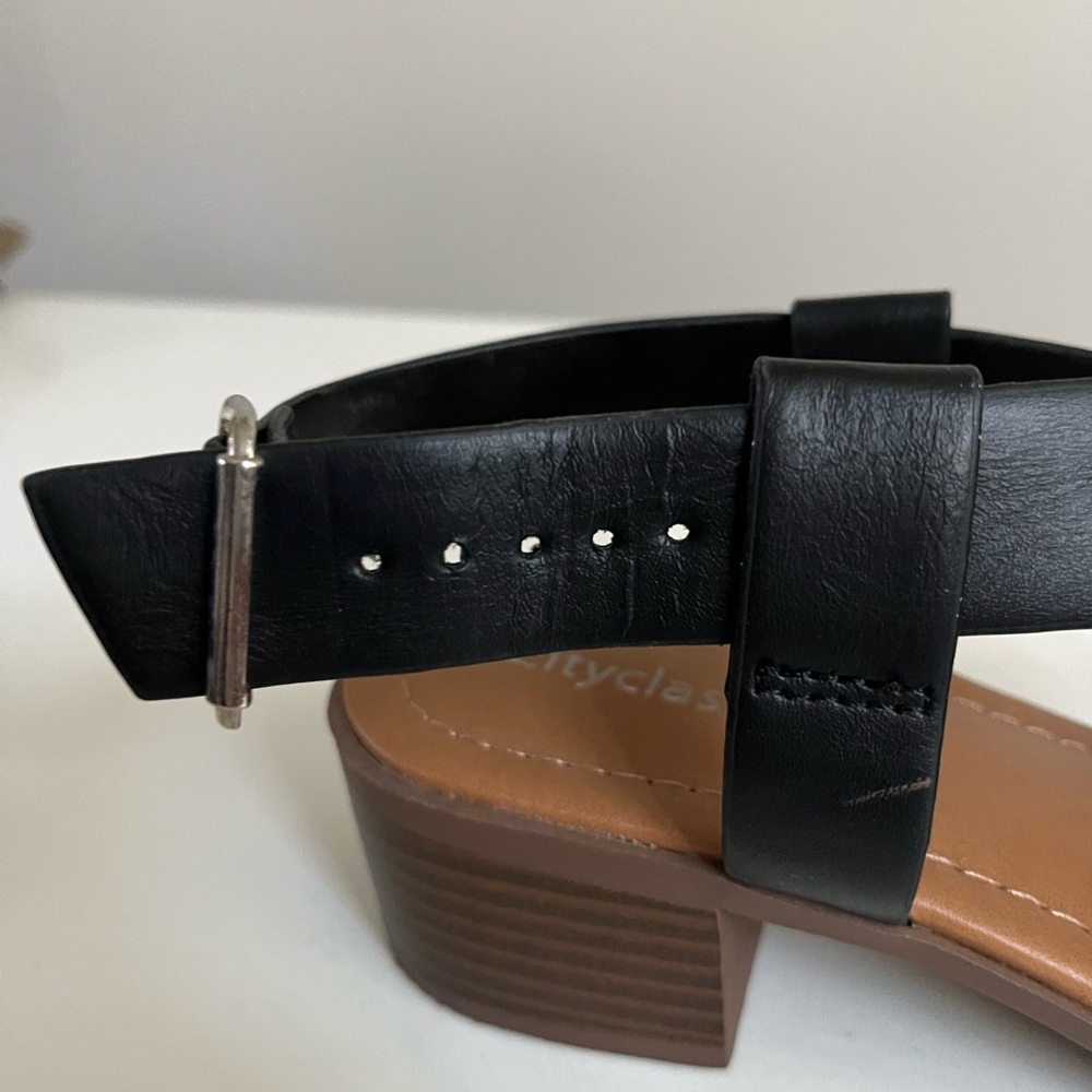 NWOT Never Worn Women's Size 7 Cityclassified Black 1" Block Heel Sandal - Picture 7 of 11